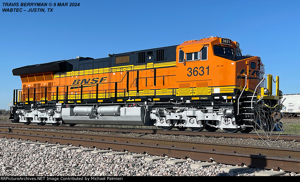 BNSF ET44AC 3631